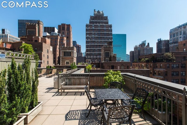 Listing photo 3 for 305 E 40th St Unit 5K, New York City NY 10016