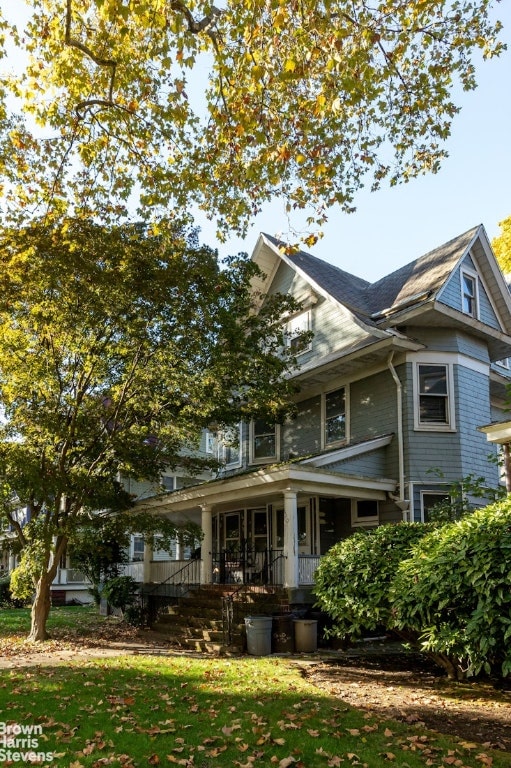 view of front of home featuring covered porch