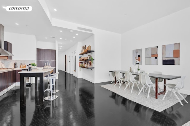 dining room featuring dark wood finished floors, baseboards, recessed lighting, and visible vents