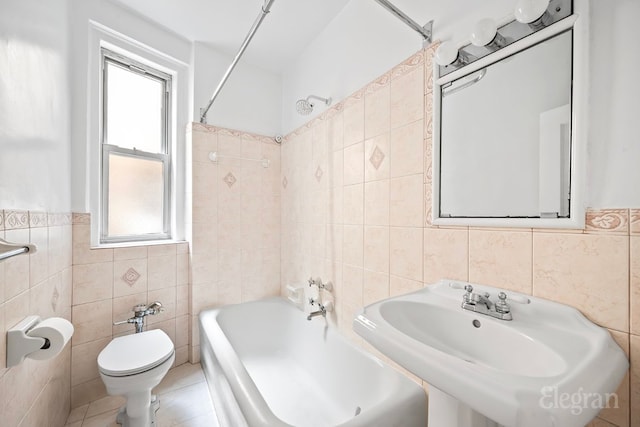 full bathroom featuring sink, tile walls, toilet, and plenty of natural light