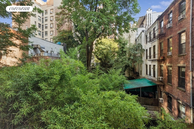 301 E 52nd St Unit 2B, New York City, NY 10022 - view of community