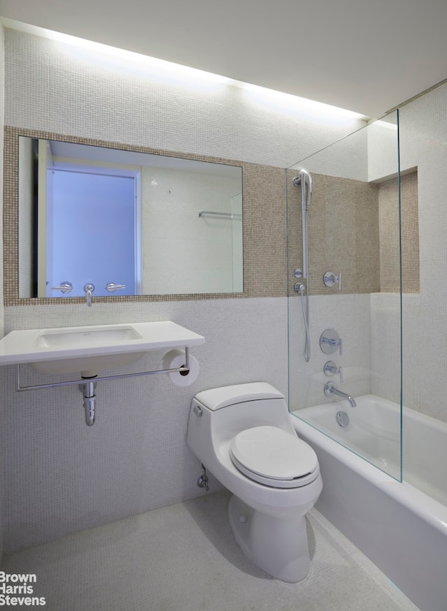 110 E 71st St Unit 19, New York City, NY 10021 - bathroom featuring shower / washtub combination, toilet, tile patterned floors, and tile walls