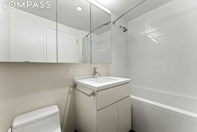 Listing photo 3 for 425 W 53rd St Unit 416, New York City NY 10019