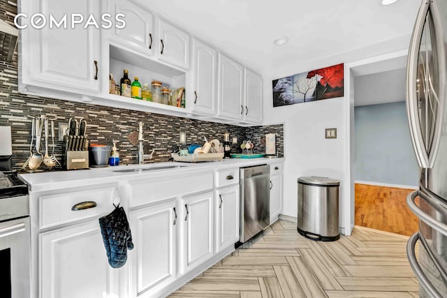 bar featuring stainless steel appliances, a sink, baseboards, recessed lighting, and backsplash