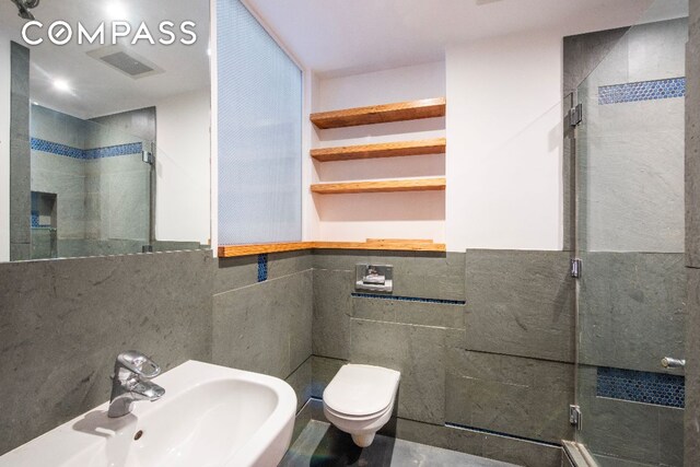 full bathroom with enclosed tub / shower combo, tile patterned flooring, tasteful backsplash, vanity, and toilet