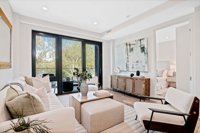 living area with visible vents, recessed lighting, and light wood-style floors