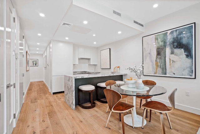 dining room with recessed lighting, visible vents, baseboards, and light wood-style flooring