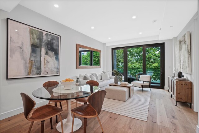 dining area featuring recessed lighting, baseboards, and light wood finished floors