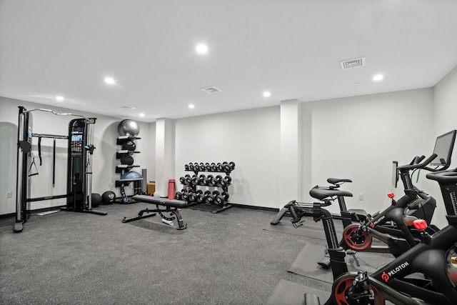 workout room with recessed lighting, visible vents, and baseboards