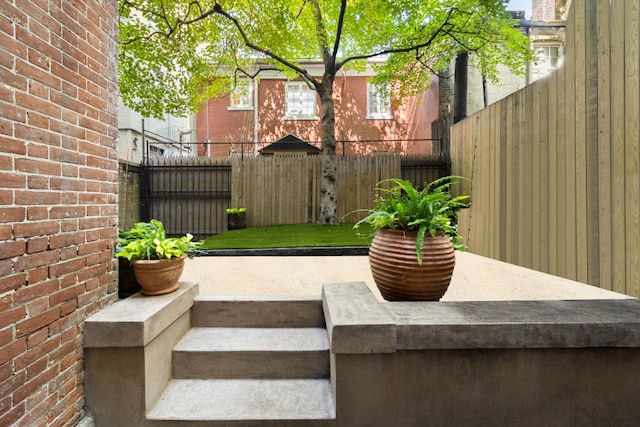 26 Washington Sq N, New York City, NY 10011 - view of yard featuring fence