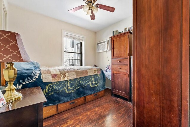 unfurnished room with ceiling fan and dark hardwood / wood-style flooring