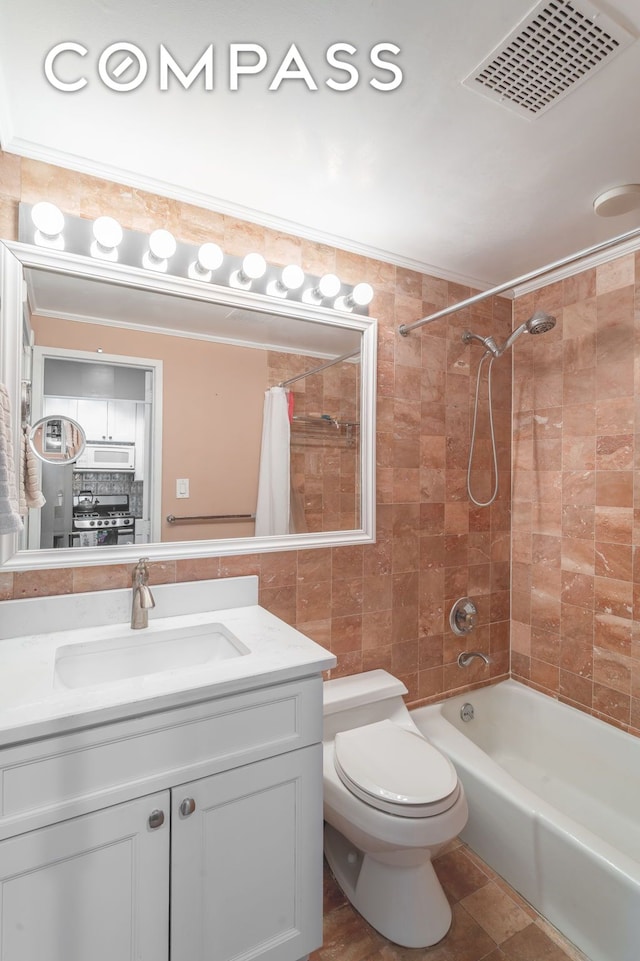 full bath featuring crown molding, shower / tub combo with curtain, tile walls, visible vents, and toilet