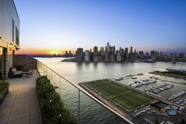 water view with a skyline view and numerous boat docks