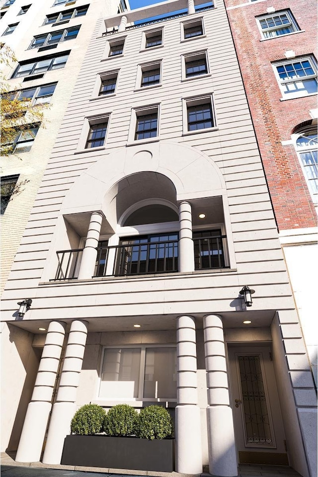 7 E 69th St, New York City, NY 10021 - view of property