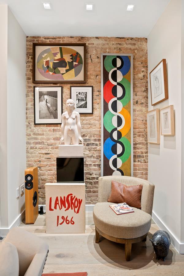 308 E 30th St Unit 1, New York City, NY 10016 - sitting room with baseboards