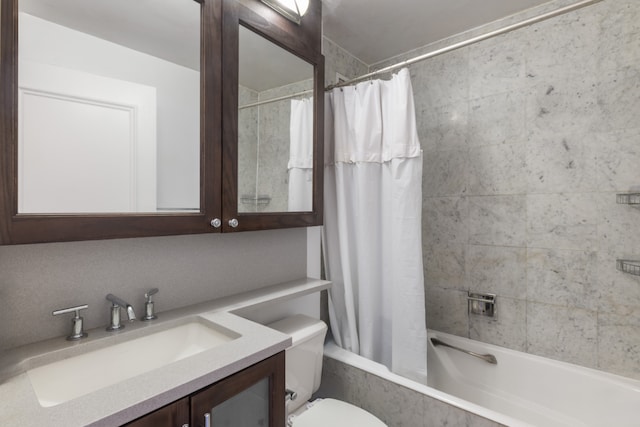 full bathroom with shower / tub combo with curtain, vanity, and toilet