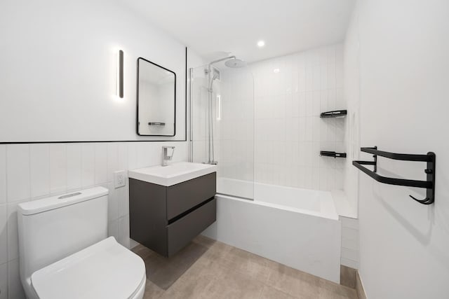 full bath featuring shower / tub combination, wainscoting, vanity, and toilet