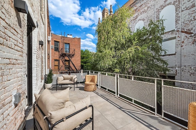 balcony featuring an outdoor hangout area