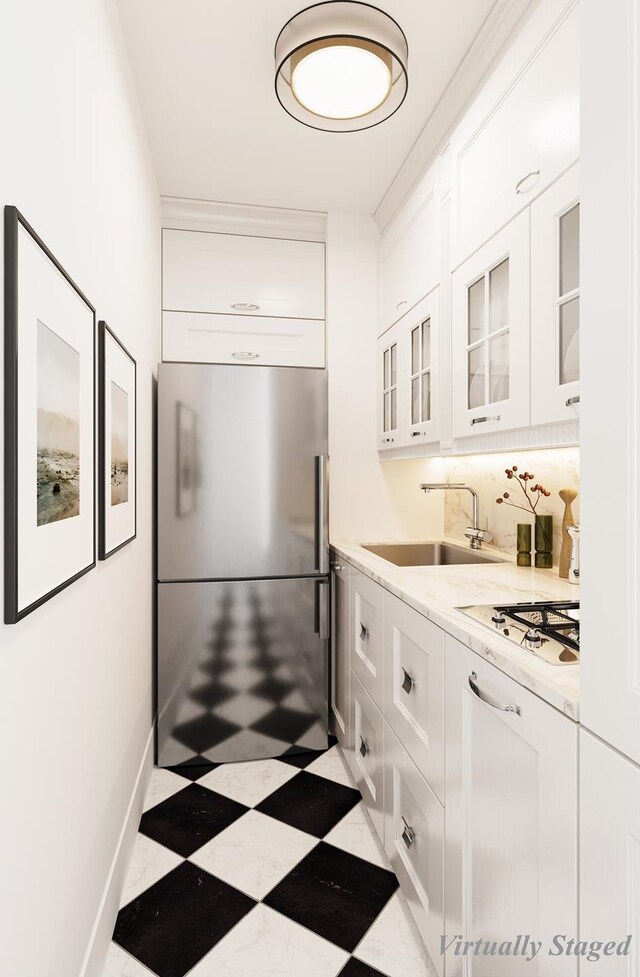 unfurnished room featuring crown molding and carpet floors