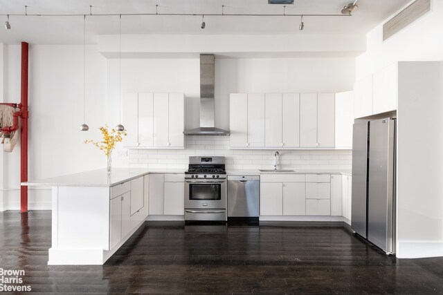 empty room featuring dark hardwood / wood-style flooring