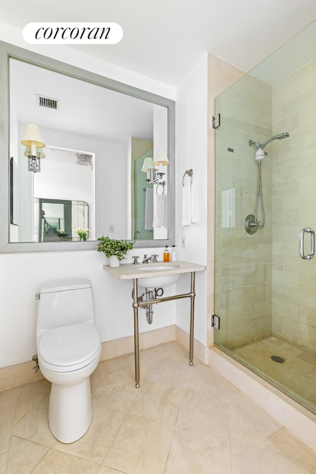 bathroom featuring baseboards, visible vents, a shower stall, and toilet