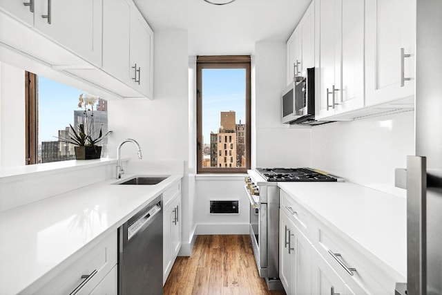 Listing photo 3 for 235 E 40th St Unit 23G, New York City NY 10016