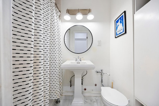 bathroom featuring toilet and a shower with shower curtain