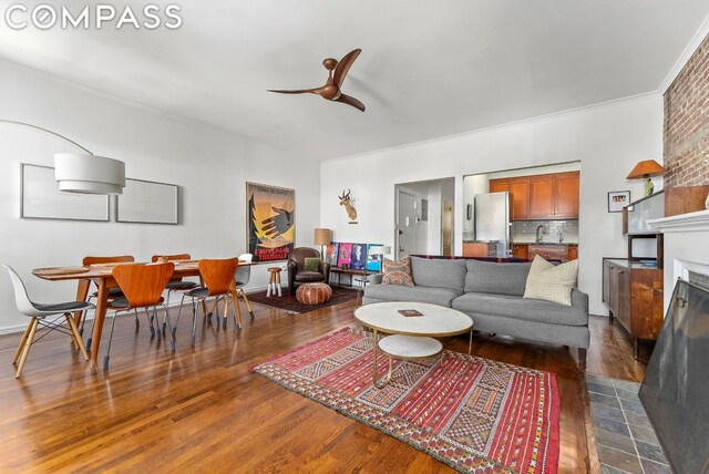 Listing photo 3 for 147 W 93rd St Unit 3, New York City NY 10025