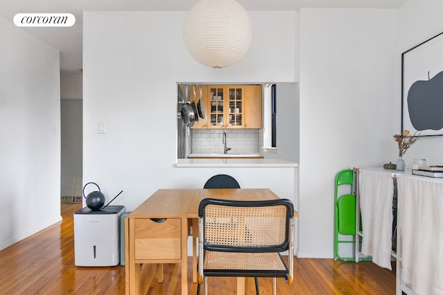 office area with wood-type flooring and sink