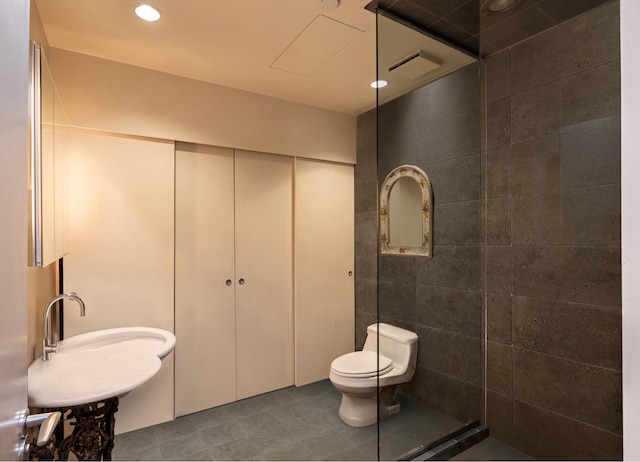 bathroom with visible vents, toilet, a sink, recessed lighting, and tile patterned flooring