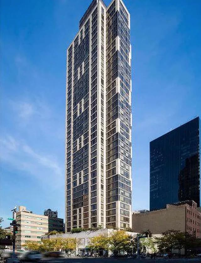 401 E 60th St Unit 5F, New York City, NY 10065 - view of property featuring a city view