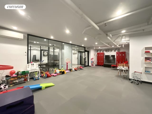 workout area with a wall mounted air conditioner and recessed lighting