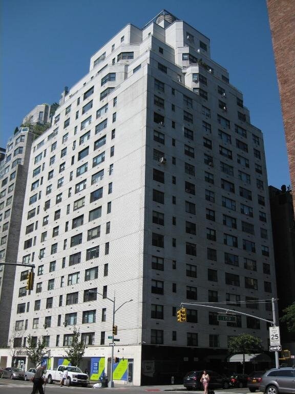 Listing photo 2 for 196 E 75th St Unit 12C, New York City NY 10021