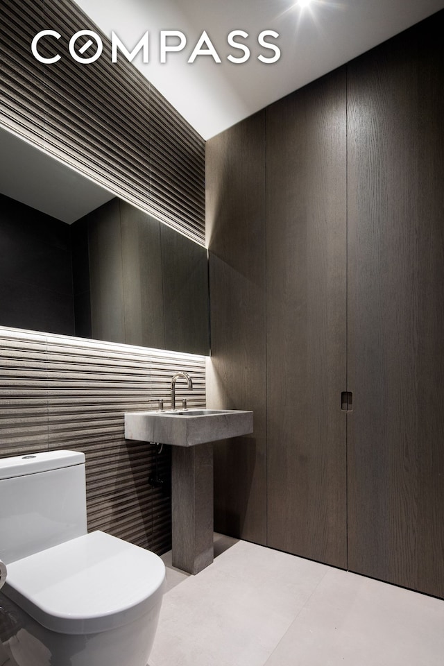 bathroom featuring toilet