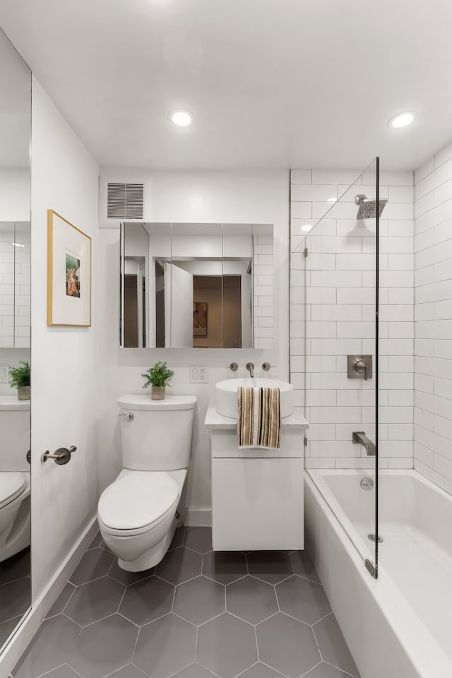 bathroom featuring visible vents, shower / washtub combination, toilet, recessed lighting, and tile patterned floors