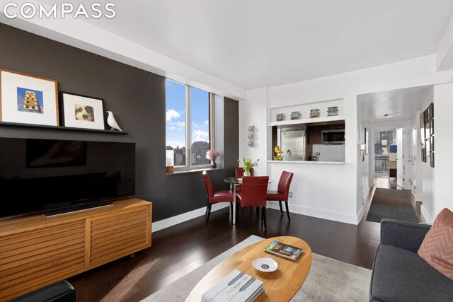 Listing photo 2 for 520 W 23rd St Unit Ph16F, New York City NY 10011