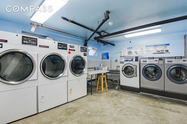 common laundry area with a garage and independent washer and dryer