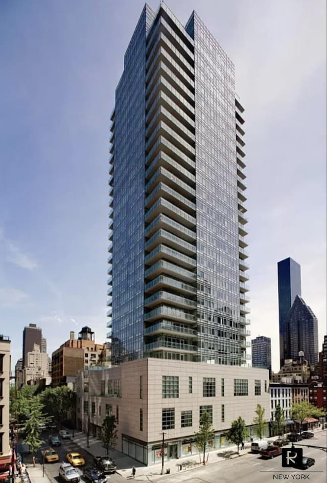 310 E 53rd St Unit 2/3C, New York City, NY 10022 - view of building exterior featuring a view of city