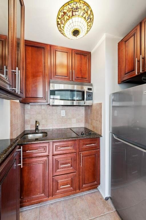 Listing photo 3 for 25 Tudor City Pl Unit 1605, New York City NY 10017