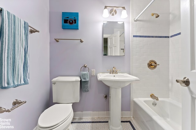 bathroom with tile patterned floors, toilet, baseboards, and shower / bathtub combination