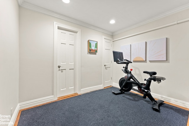 exercise area featuring recessed lighting, baseboards, and ornamental molding