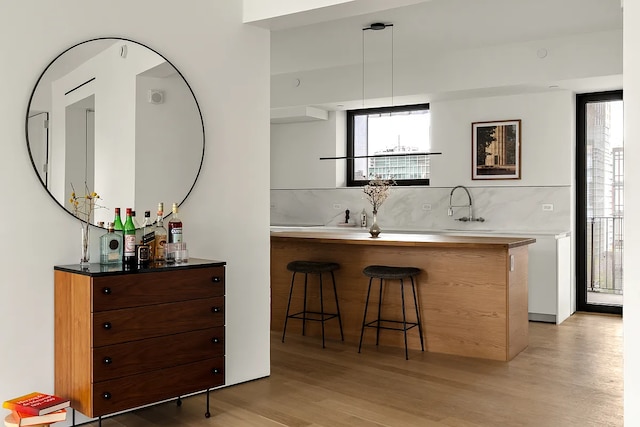9 Chapel St Unit 8A, New York City, NY 11201 - bar with light wood-type flooring, decorative backsplash, and a sink