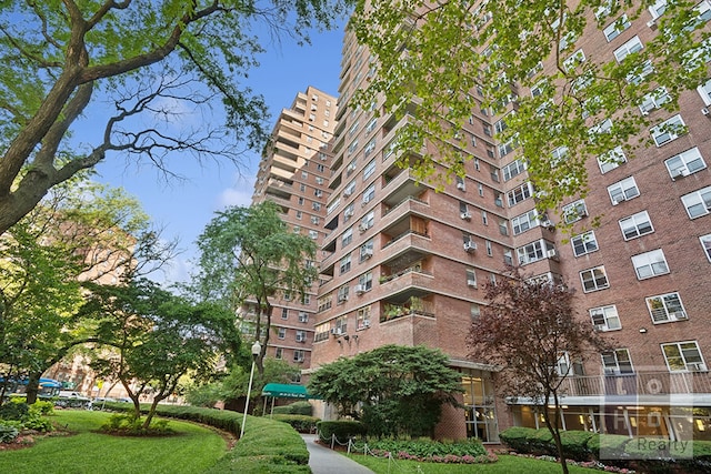 570 Grand St Unit H1504, New York City, NY 10002 - view of apartment building / complex