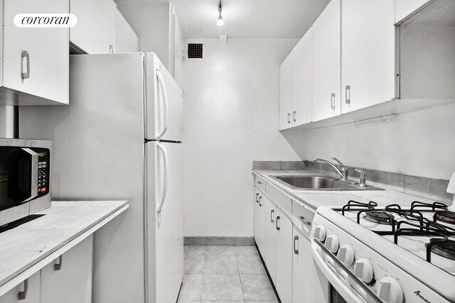 Listing photo 2 for 166 E 61st St Unit 10M, New York City NY 10065