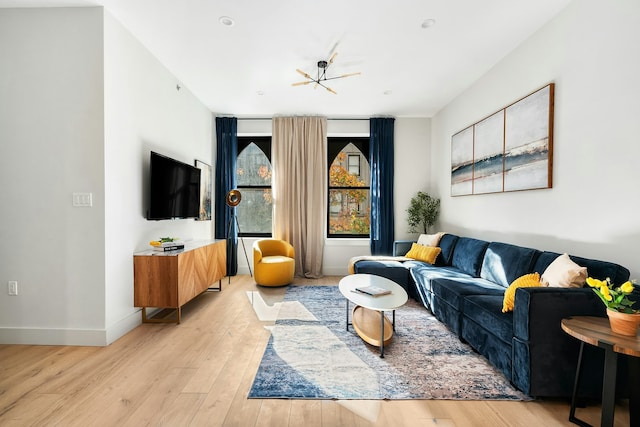 living area featuring light wood-style flooring and baseboards