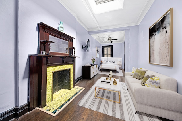 living area with baseboards, ornamental molding, and hardwood / wood-style flooring
