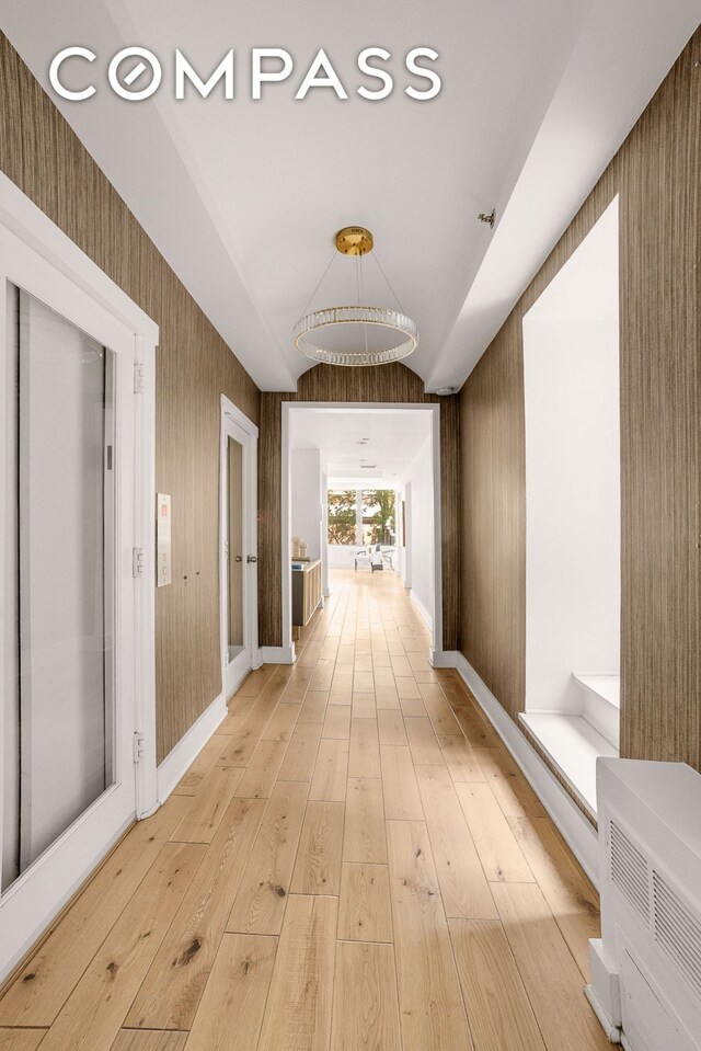 kitchen featuring a center island, stainless steel appliances, light hardwood / wood-style floors, sink, and gray cabinets