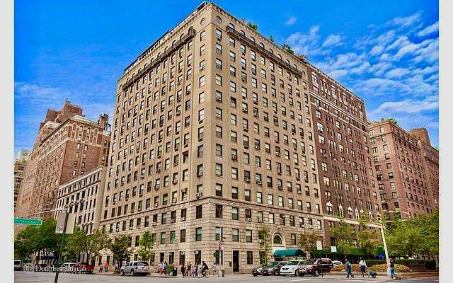 1040 Park Ave Unit 12G2, New York City, NY 10028 - view of property featuring a view of city