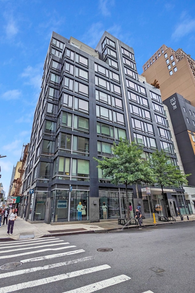 261 W 28th St Unit 2D, New York City, NY 10001 - view of building exterior