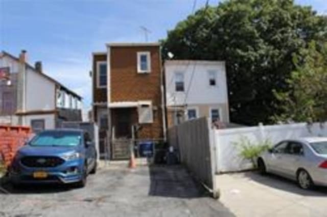 view of front of house featuring fence